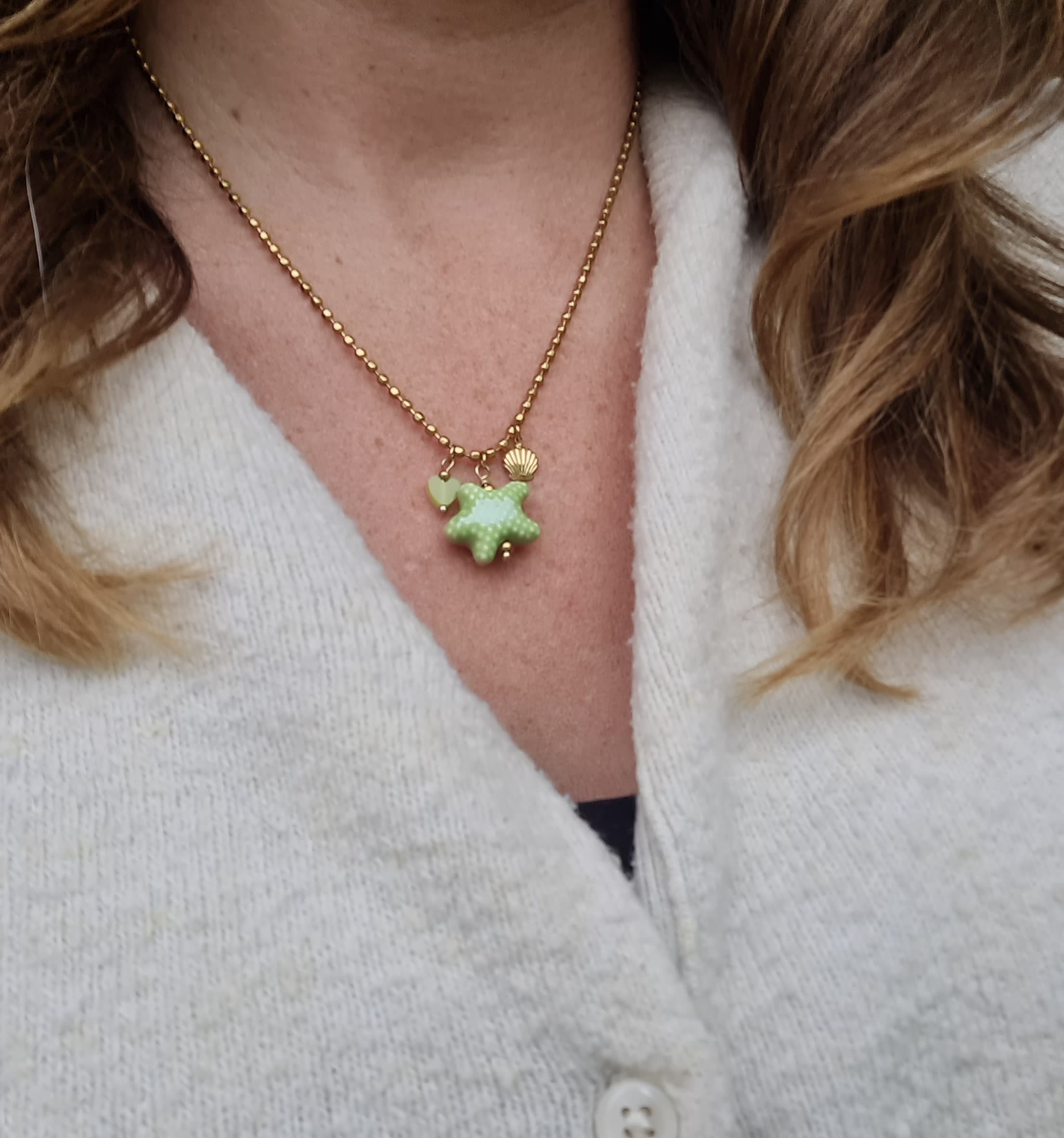 Ketting goud met groen kraaltje