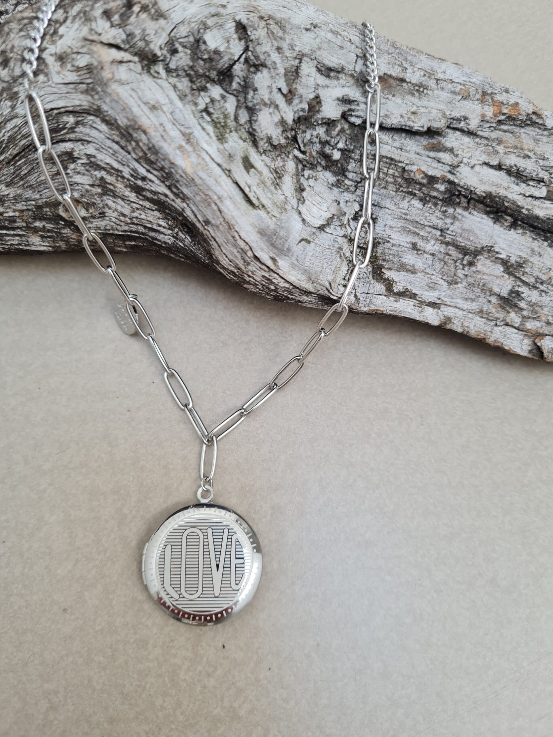Grote ketting met medaillon