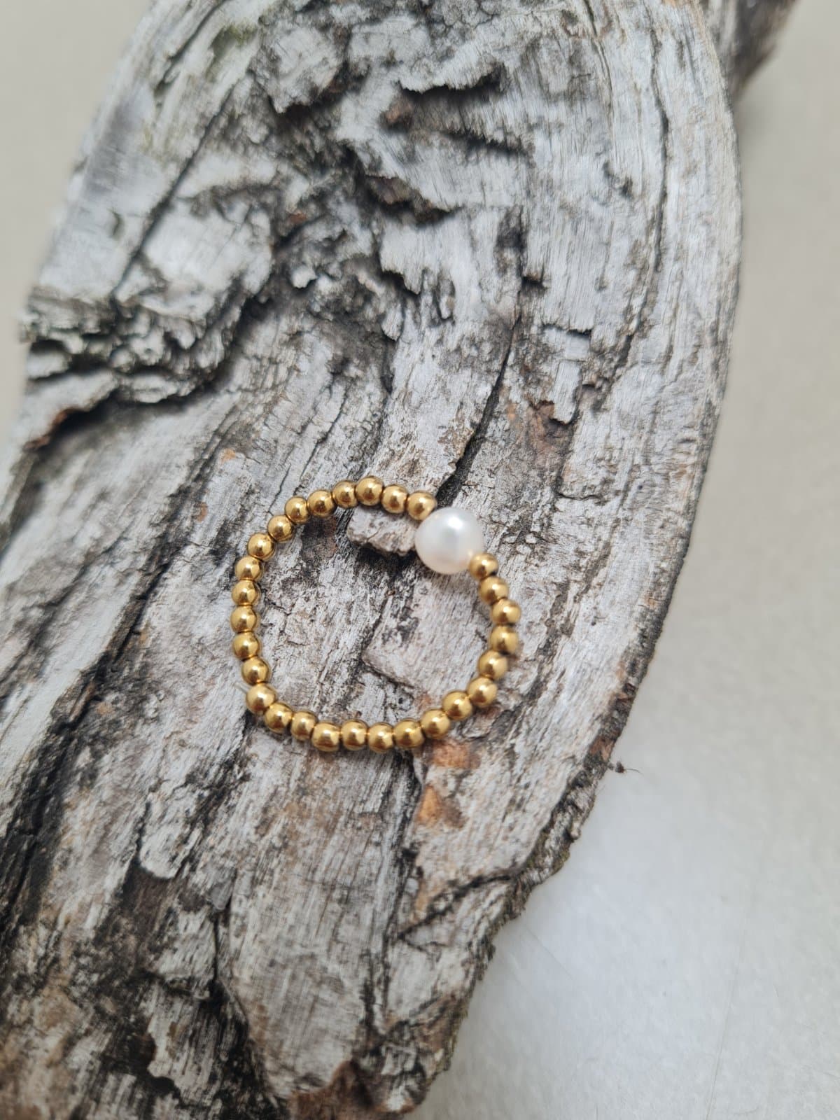 Ring goud met pareltje