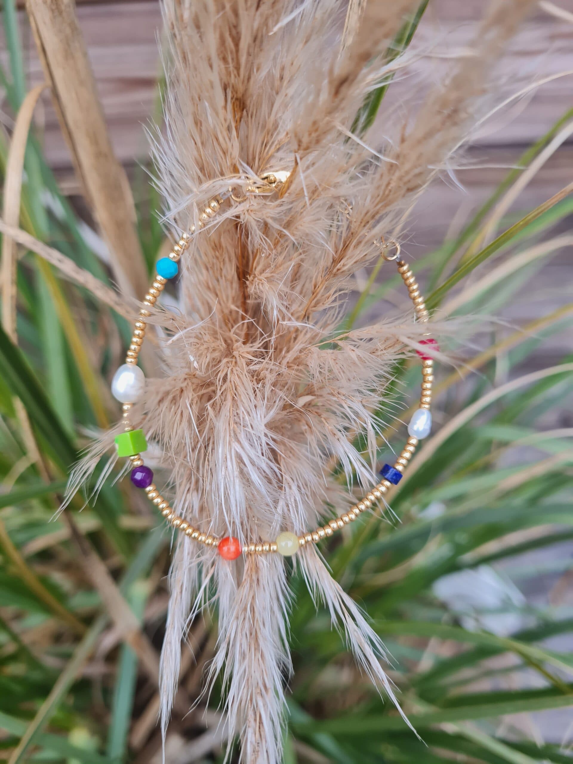 Armband goud met kleurtjes