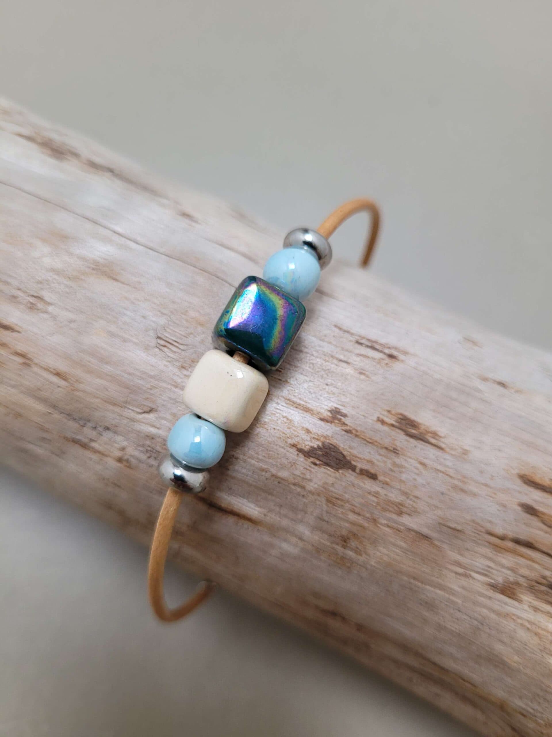 Armband leer met 4 natuursteenjes