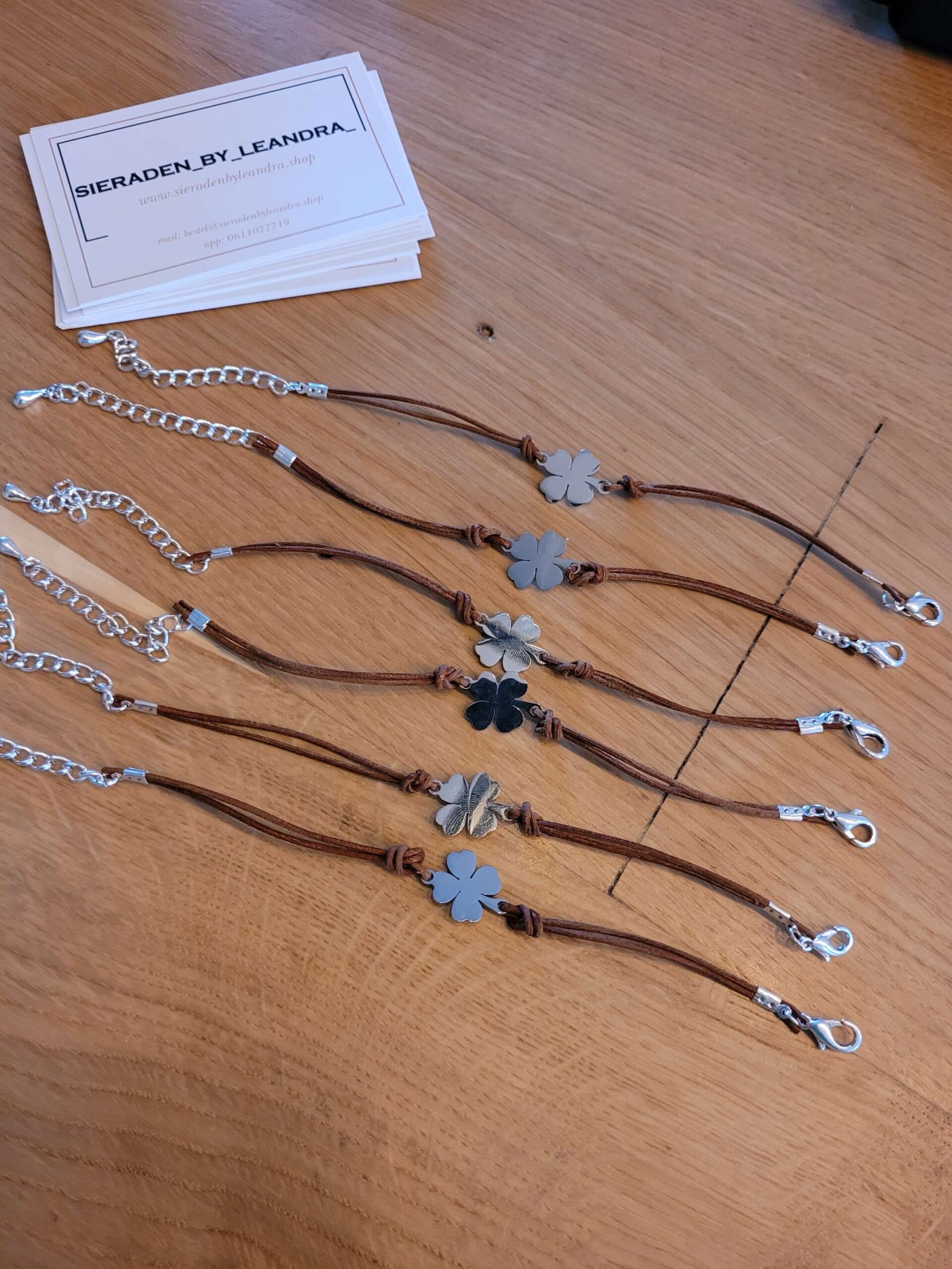 Armbandje met klavertje
