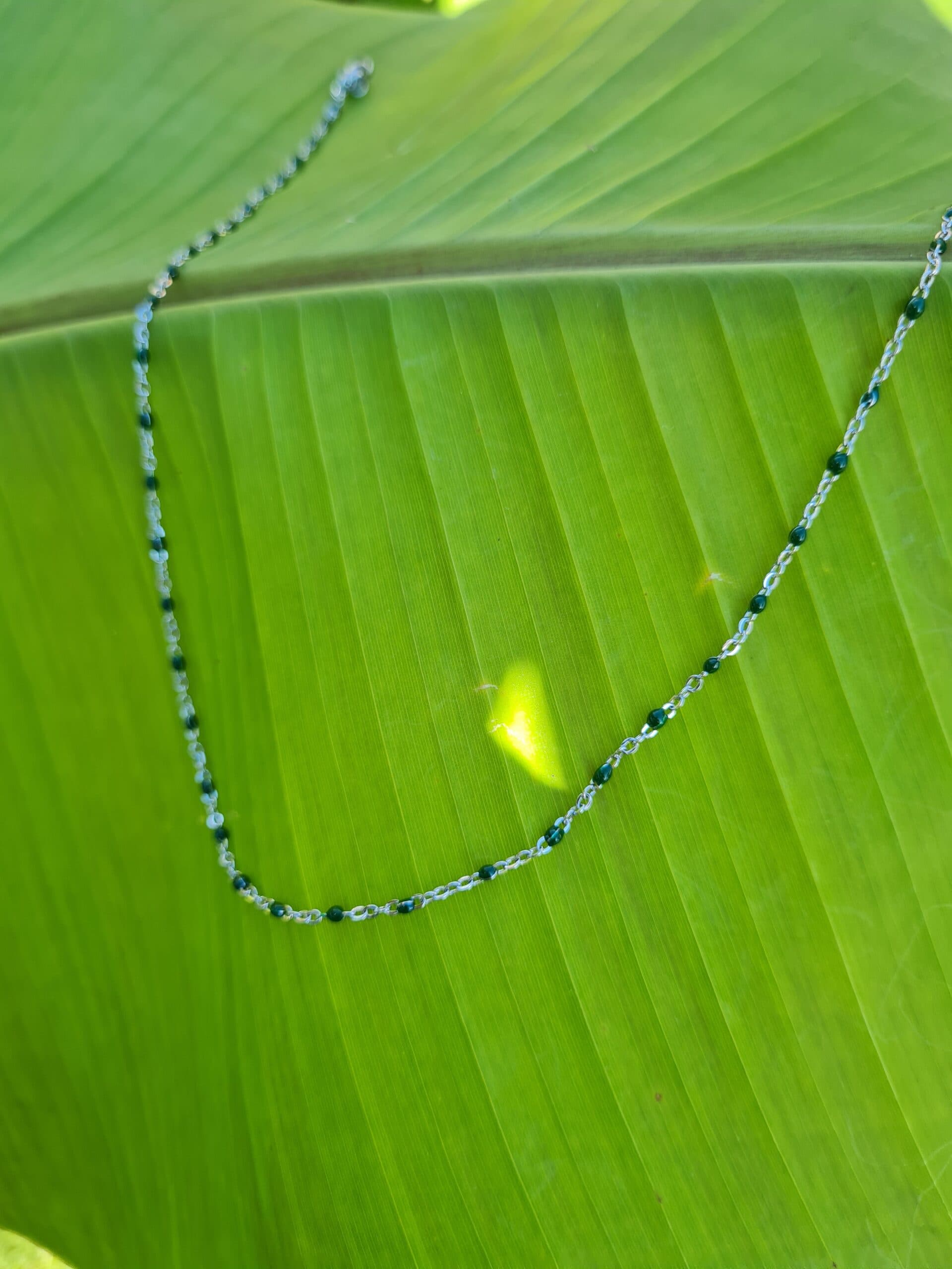 Ketting goud kort met groene kraaltjes