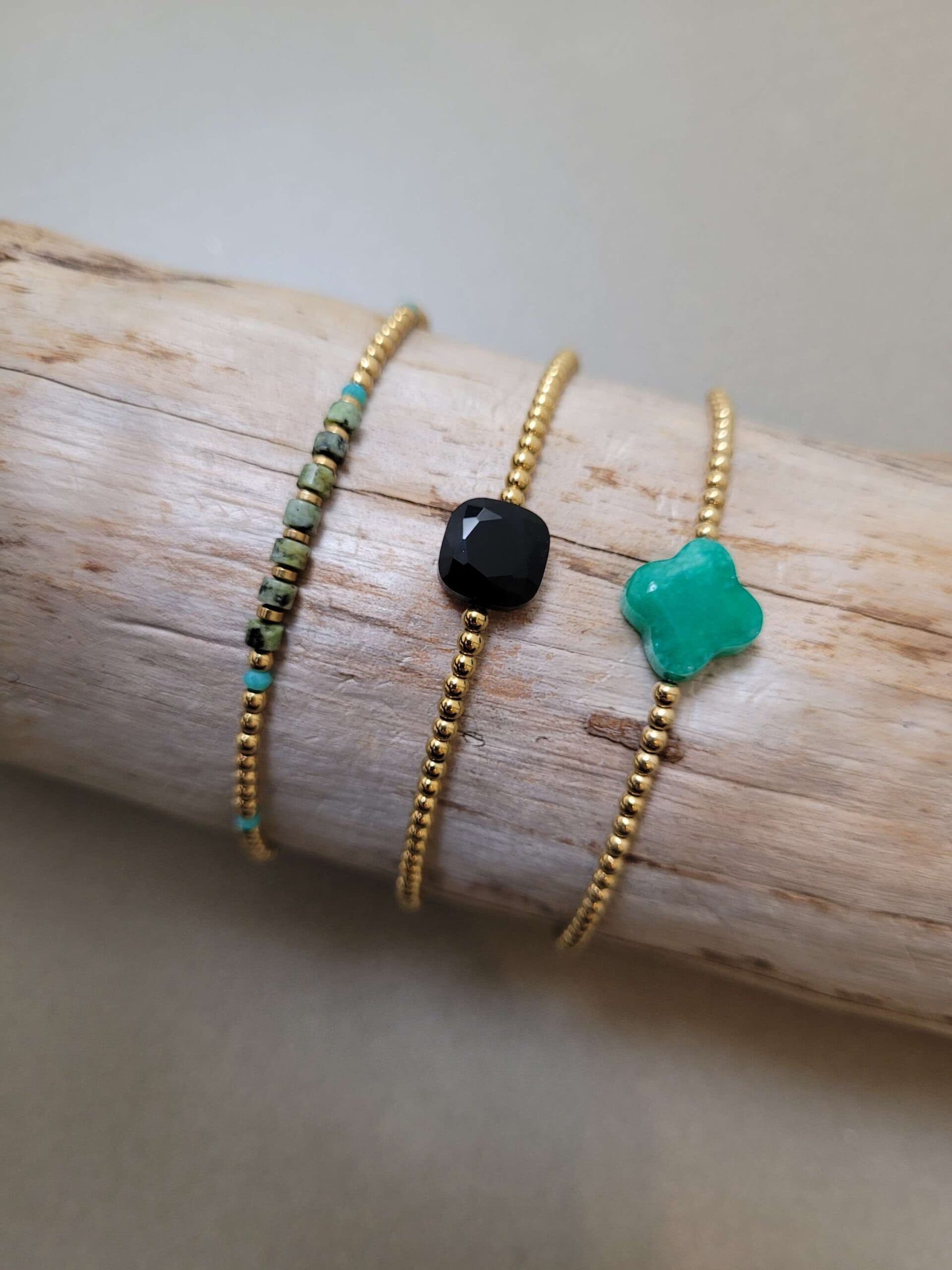 Kralen armband goud met groen klavertje