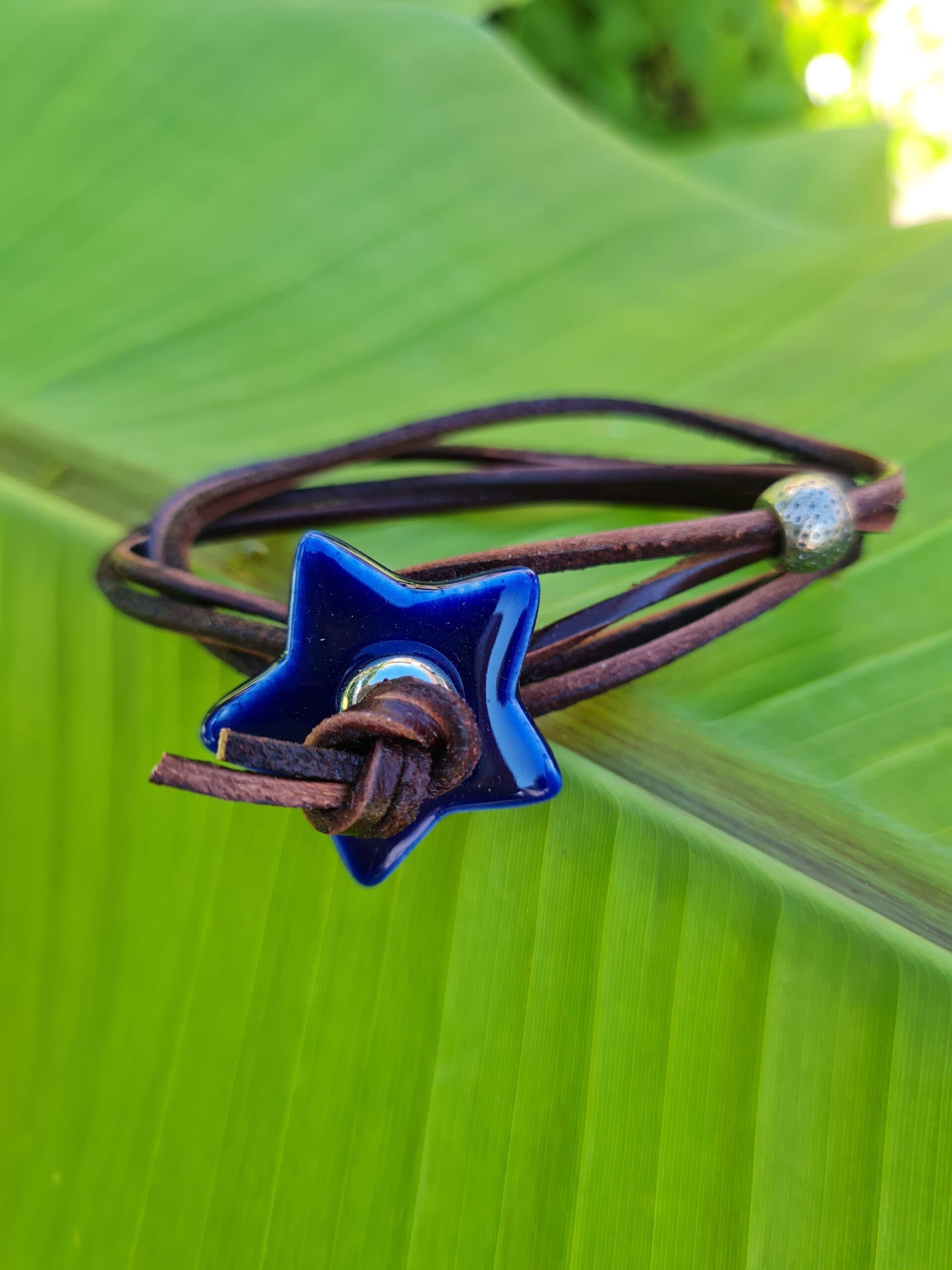 Omslagarmband groot ster blauw